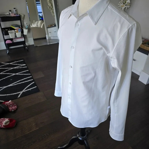Men's Lululemon New Venture Slim Fit Dress Shirt - Picture 2 of 6